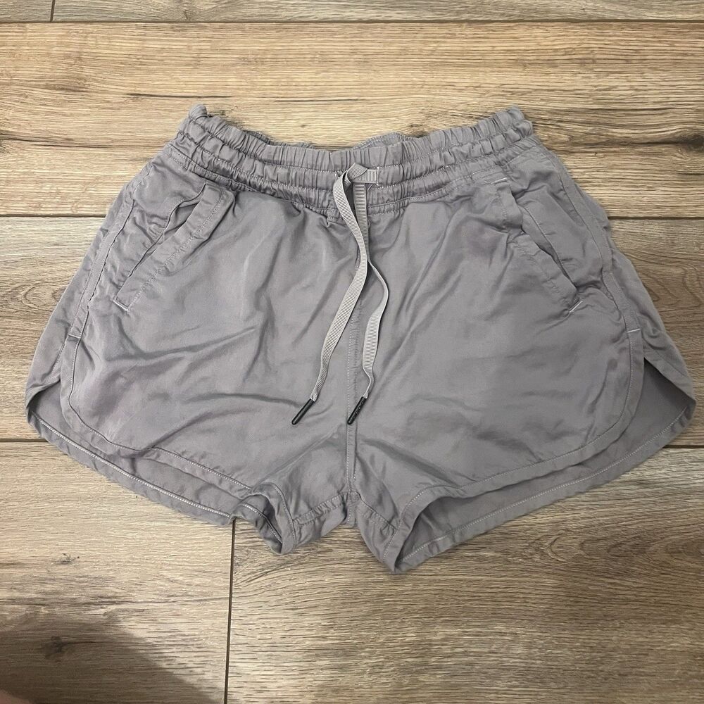 Lululemon Light Gray Athletic Drawstring Shorts Lyocell Women’s Size 4 (2")